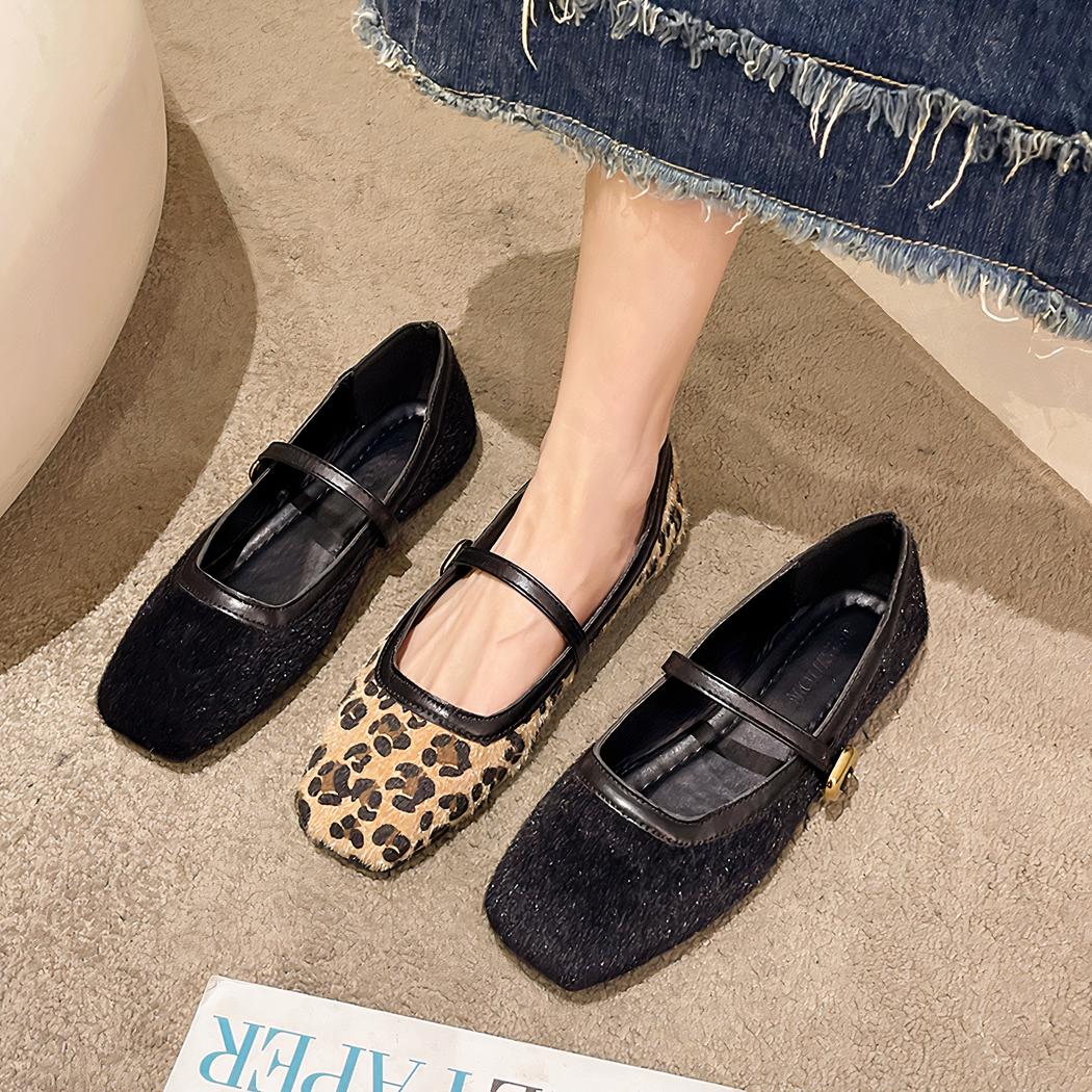 Mocassin style ballerine plate avec boucle sur le dessus