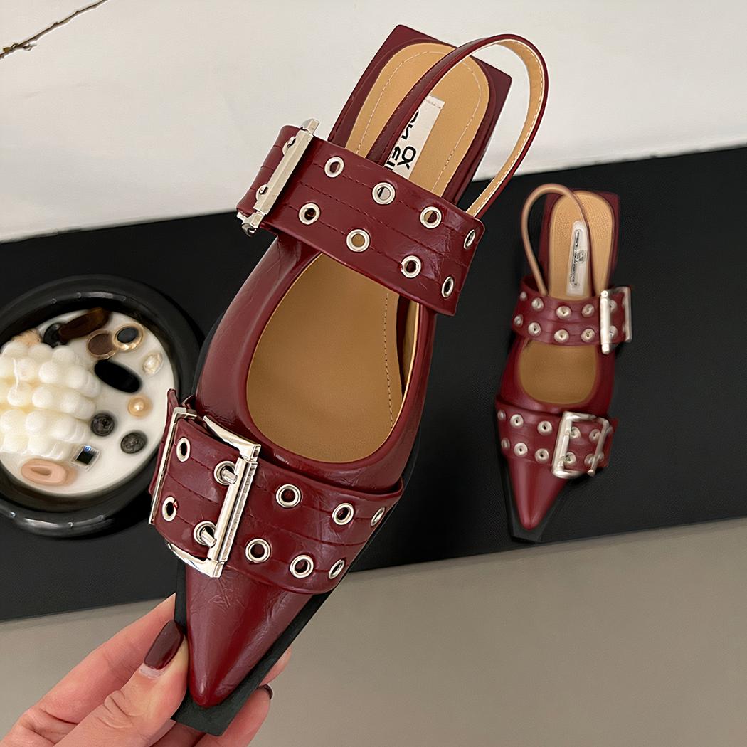 Mocassin style ballerine vernis avec deux boucles sur le dessus