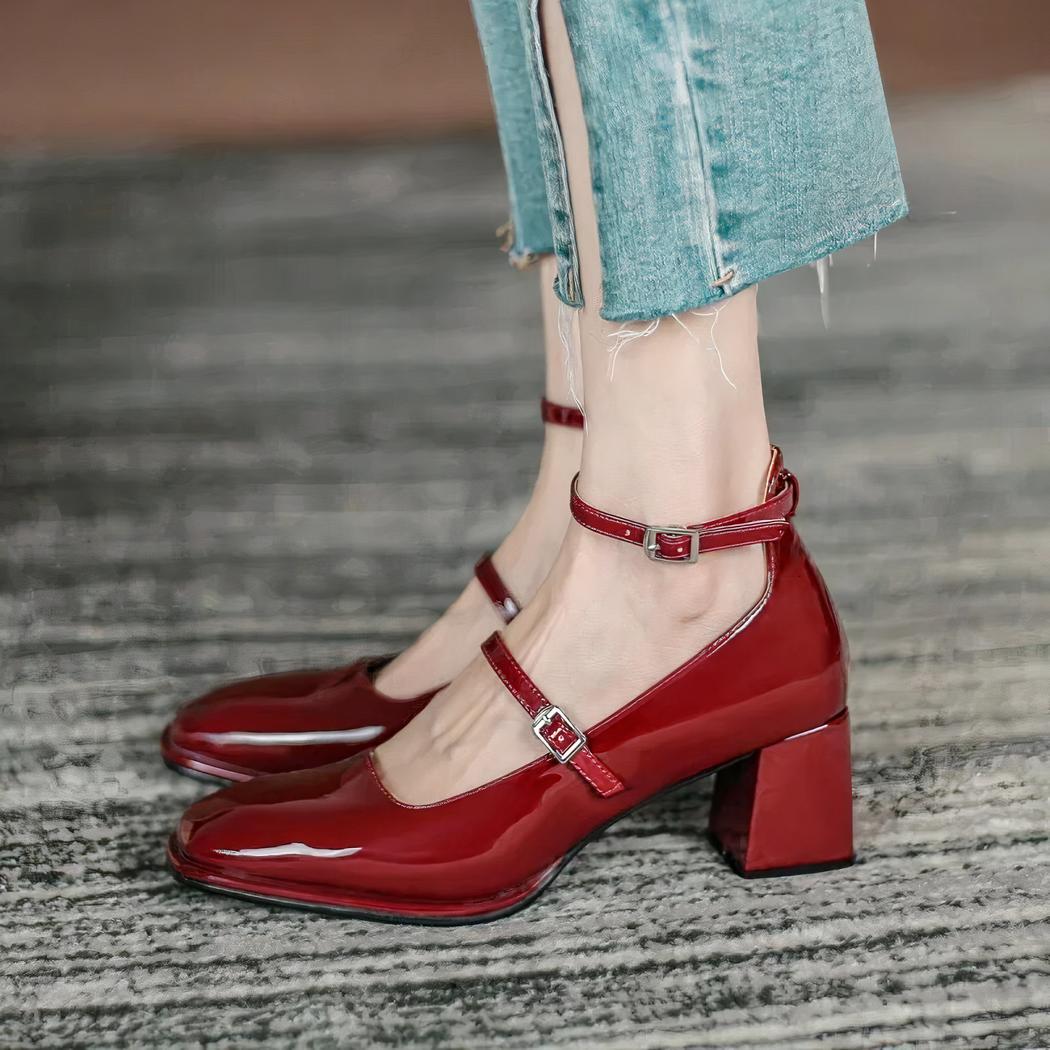 Mocassin style ballerine vernis à talon avec deux brides