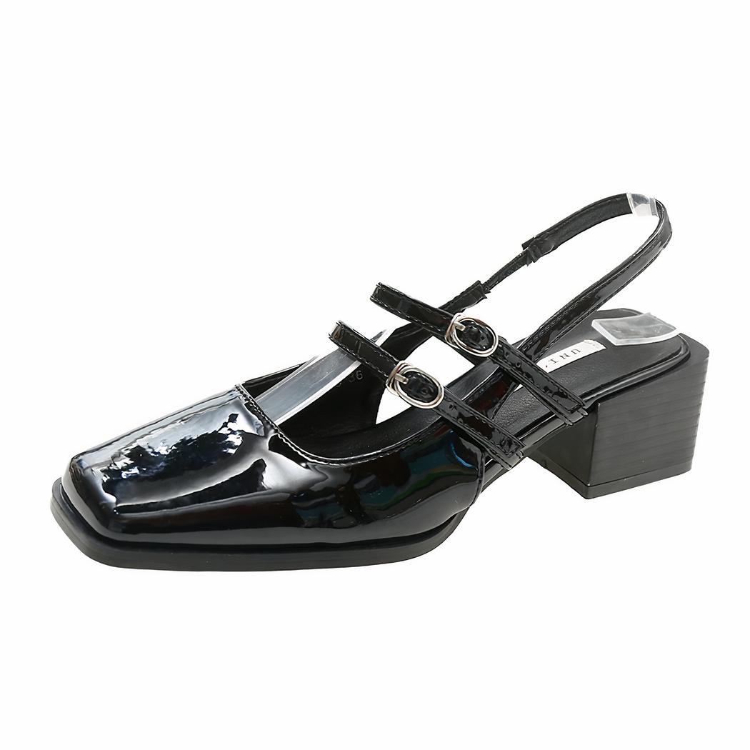 Mocassin style ballerine vernis avec deux boucles sur le dessus du pieds et une boucle au talon
