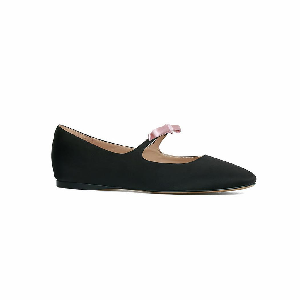 Mocassin mary janes à bout carré avec un petit nœud papillon qui passe sur la boucle au-dessus du pied