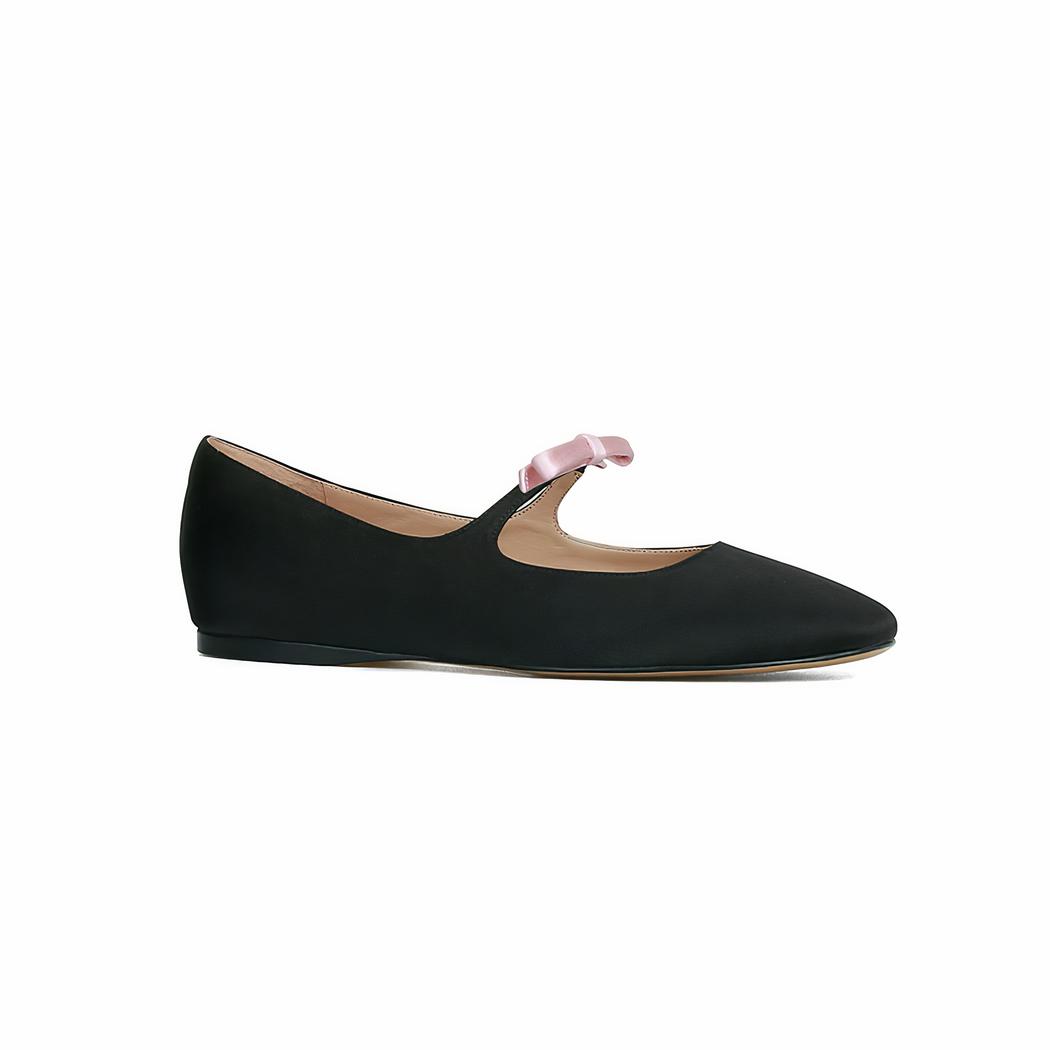 Mocassin mary janes à bout carré avec un petit nœud papillon qui passe sur la boucle au-dessus du pied
