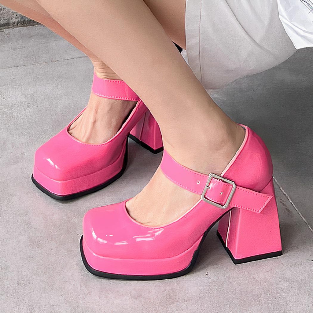 Mocassin mary janes vernis avec un gros talon carré et semelle épaisse