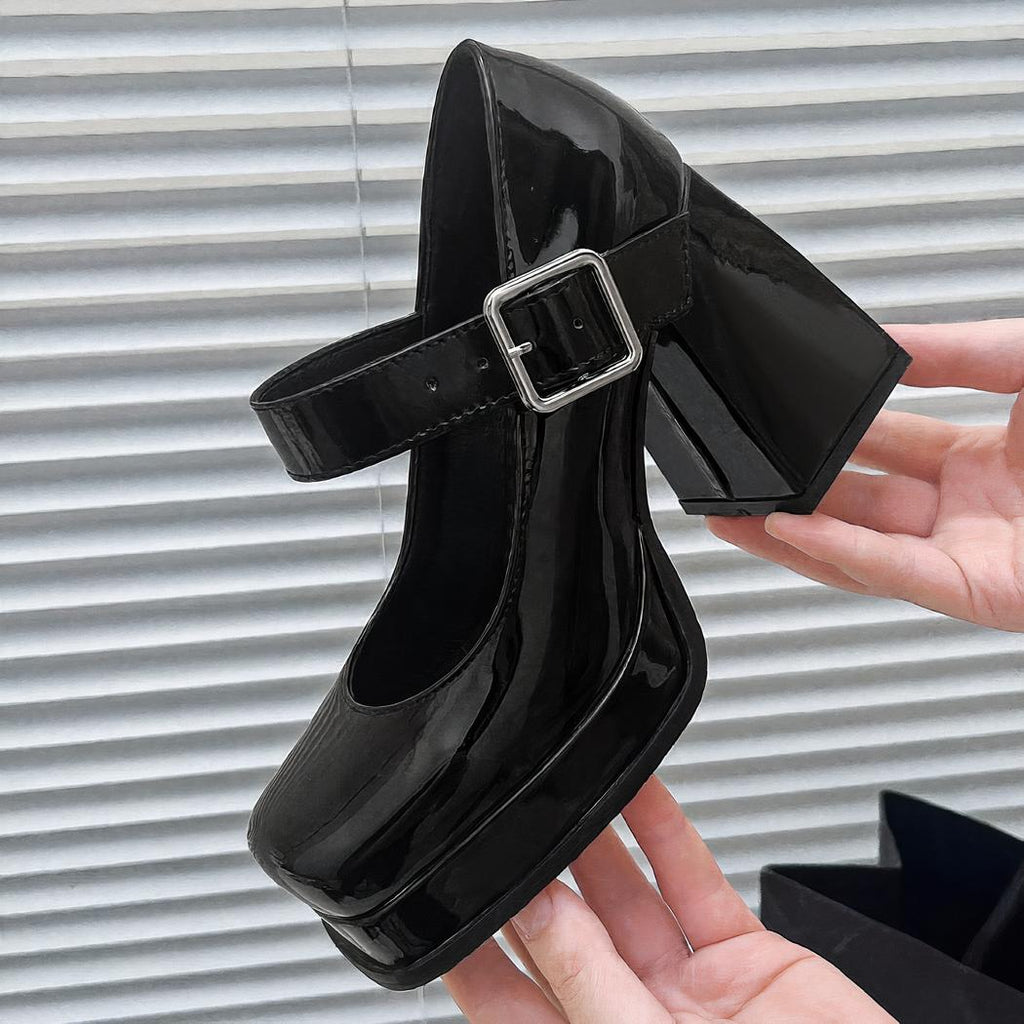 Mocassin mary janes vernis avec un gros talon carré et semelle épaisse