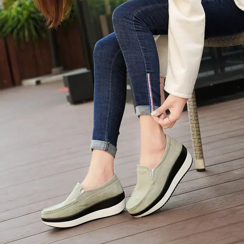 Mocassins à semelle compensée en daim pour femme