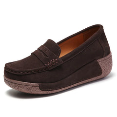 Mocassin daim femme à semelle compensée et finition penny, Marron