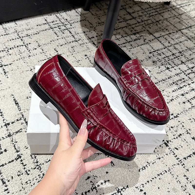 Mocassins plissés en cuir effet croco et autruche pour femme, coloris Bordeaux