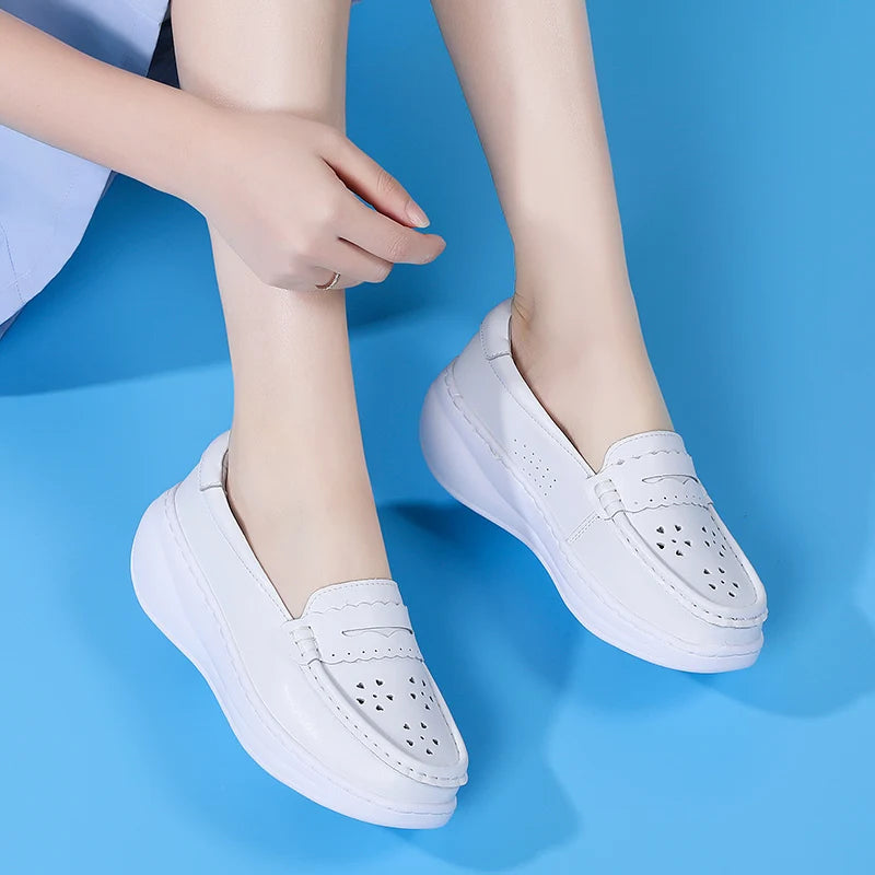 Mocassins blancs en cuir ajouré pour femme