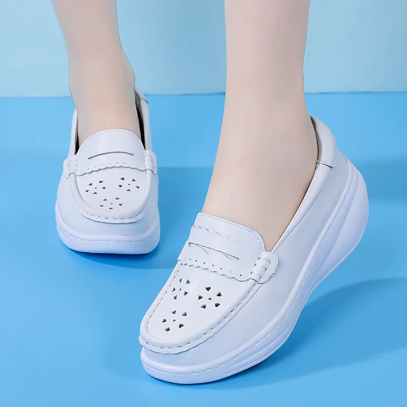 Mocassins blancs en cuir ajouré pour femme