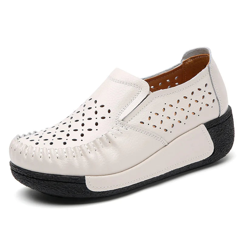 Mocassins à semelle épaisse en cuir ajouré pour femme, coloris Beige