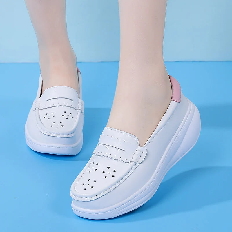 Mocassins blancs en cuir ajouré pour femme