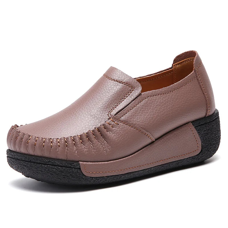Mocassins à semelle épaisse en cuir lisse pour femme, coloris Taupe