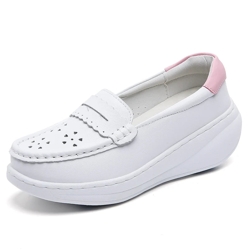 Mocassins blancs en cuir ajouré pour femme, coloris Blanc talon rose
