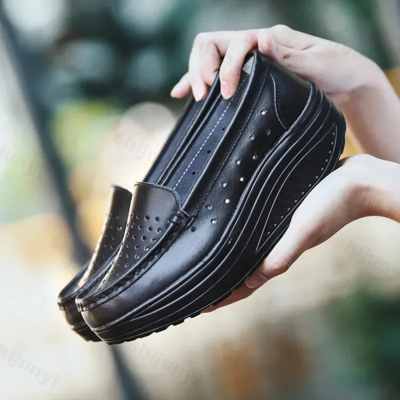 Mocassins à plateforme perforés pour femme