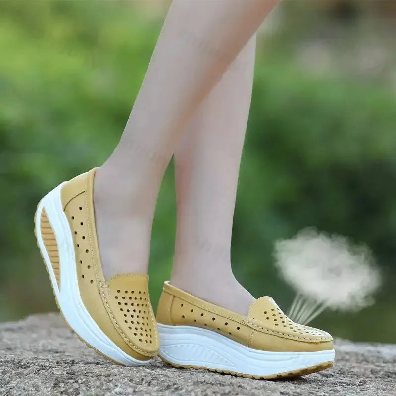 Mocassins à plateforme perforés pour femme