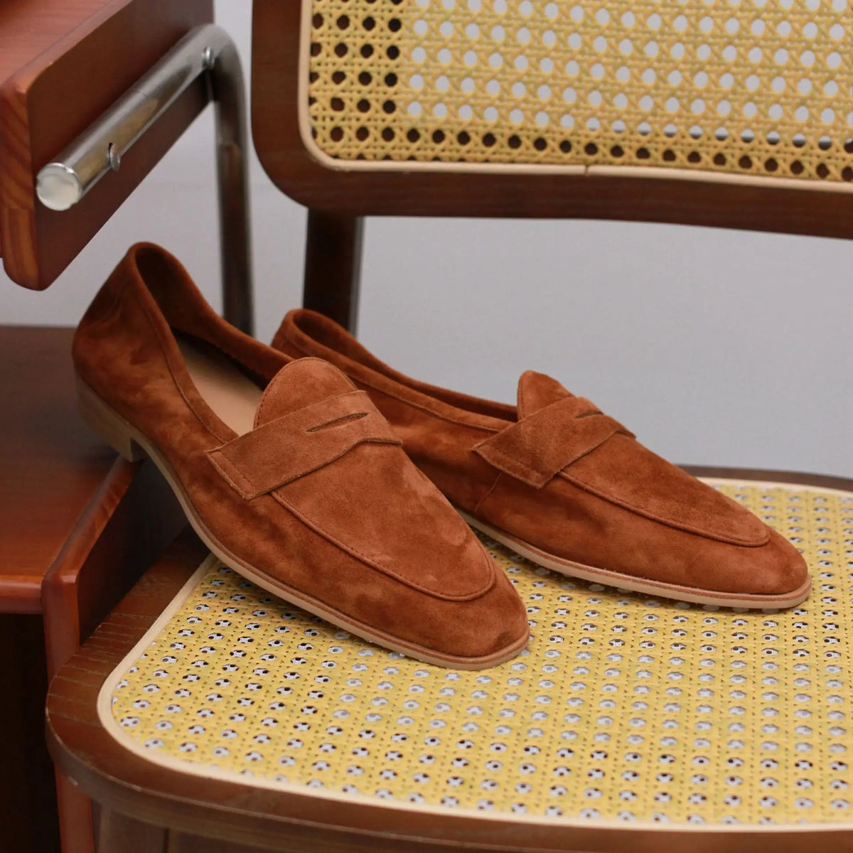 Mocassins penny loafer en daim pour homme, coloris Cognac