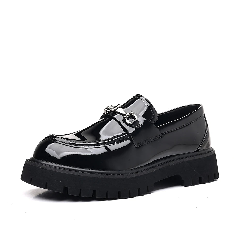 Mocassins noirs vernis à mors métallique pour homme, coloris Noir