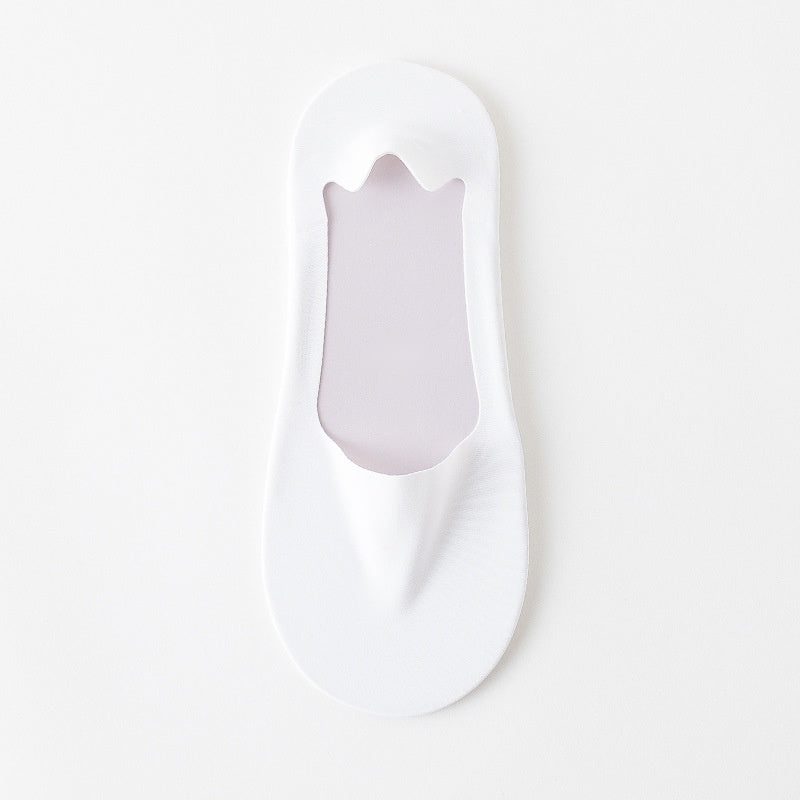 Une paire de chaussettes invisibles blanches