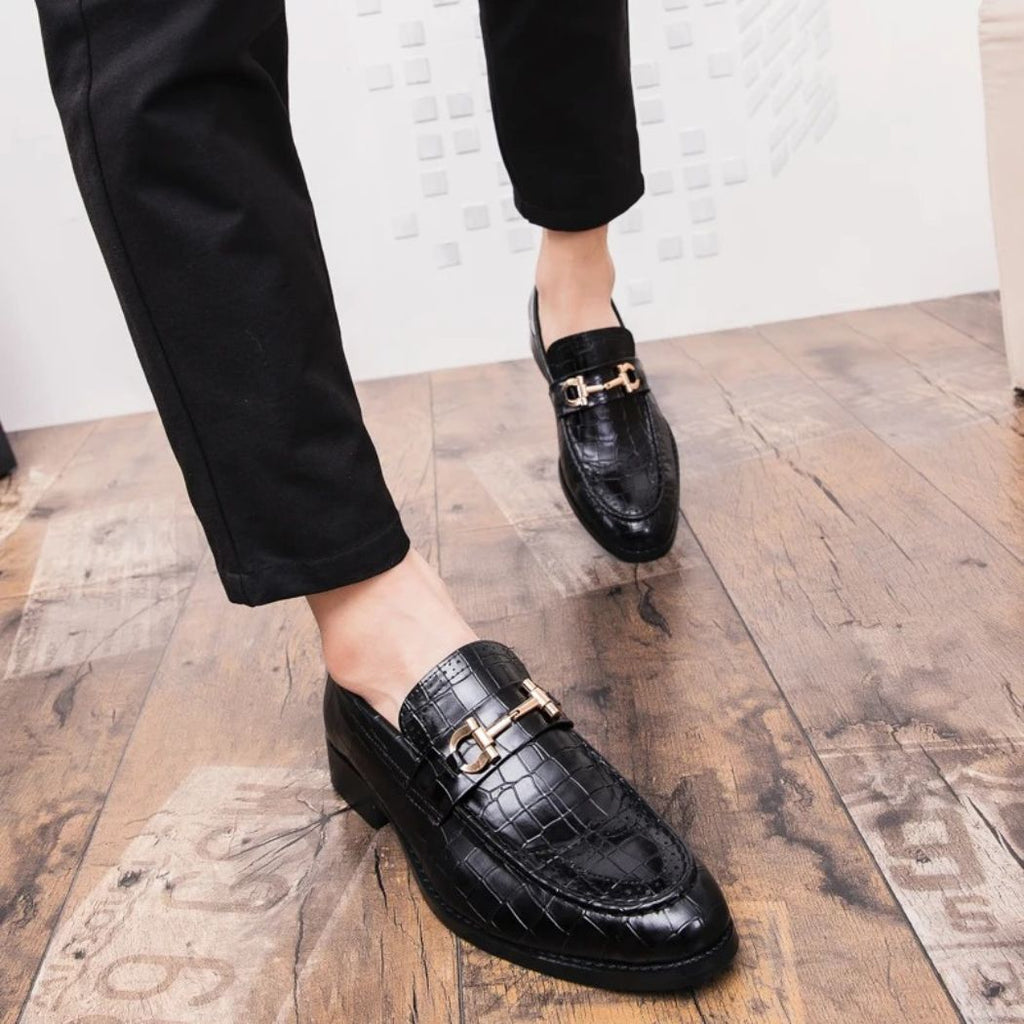Mocassin en cuir végan effet croco et à boucle dorée