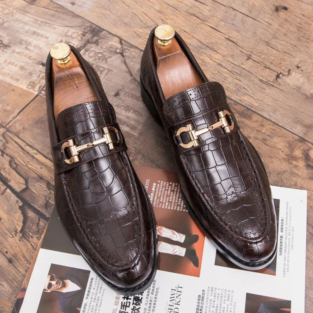 Mocassin en cuir végan effet croco et à boucle dorée