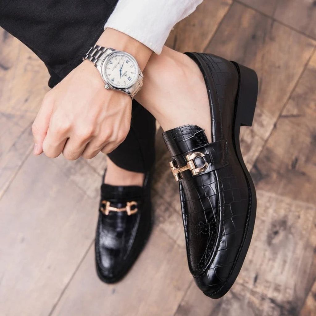 Mocassin en cuir végan effet croco et à boucle dorée
