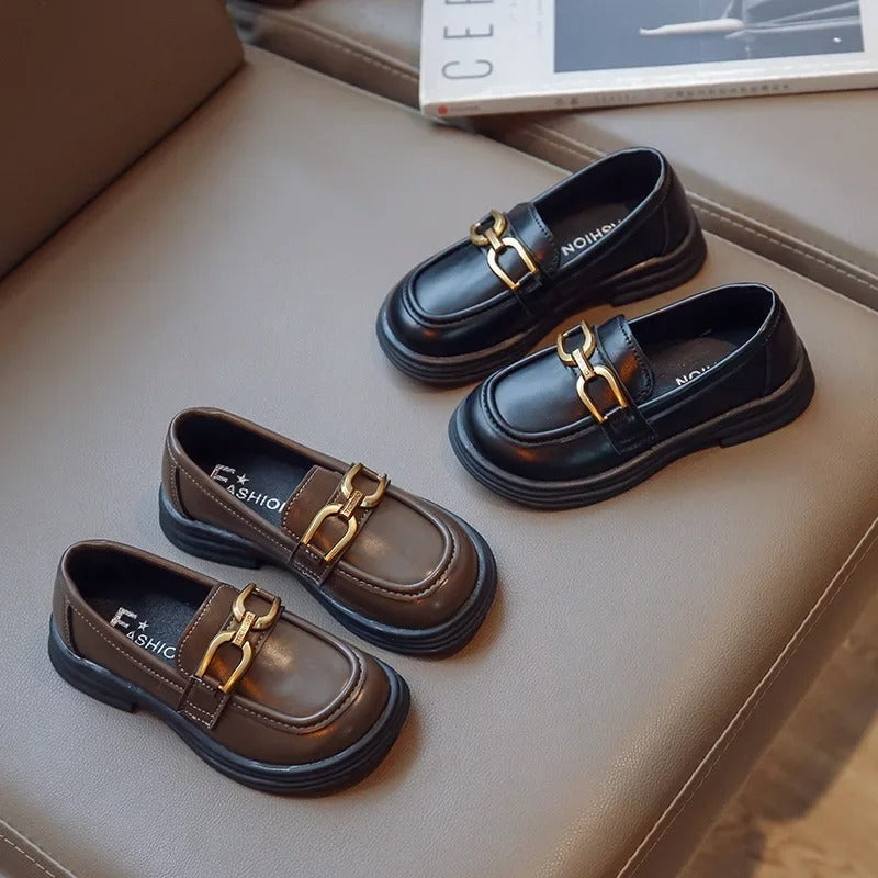 Mocassins foncés pour fille avec boucle