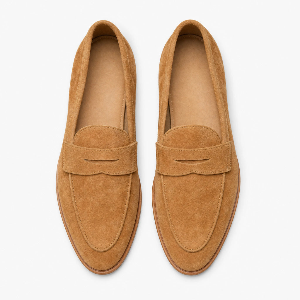 Loafer Homme en Daim à Surpiqûre Penny - Fond neutre