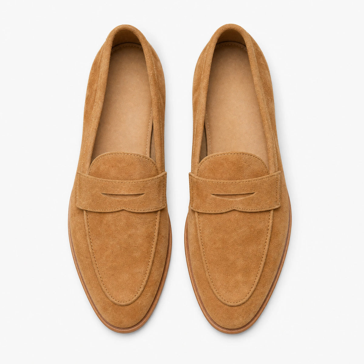 Loafer Homme en Daim à Surpiqûre Penny - Fond neutre