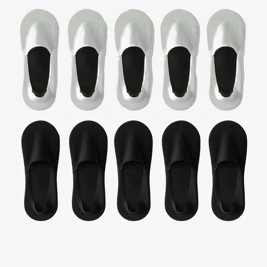 5 chaussettes blanches en haut et 5 chaussettes noires en bas de l'image