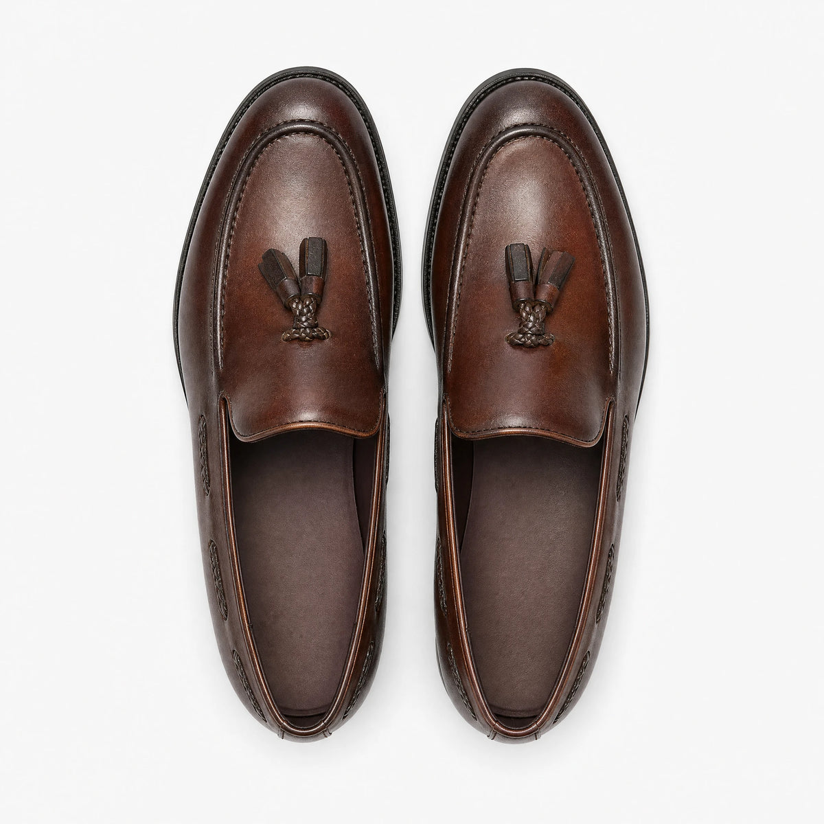 Mocassin à gland pour homme avec pampilles décoratives - Fond neutre
