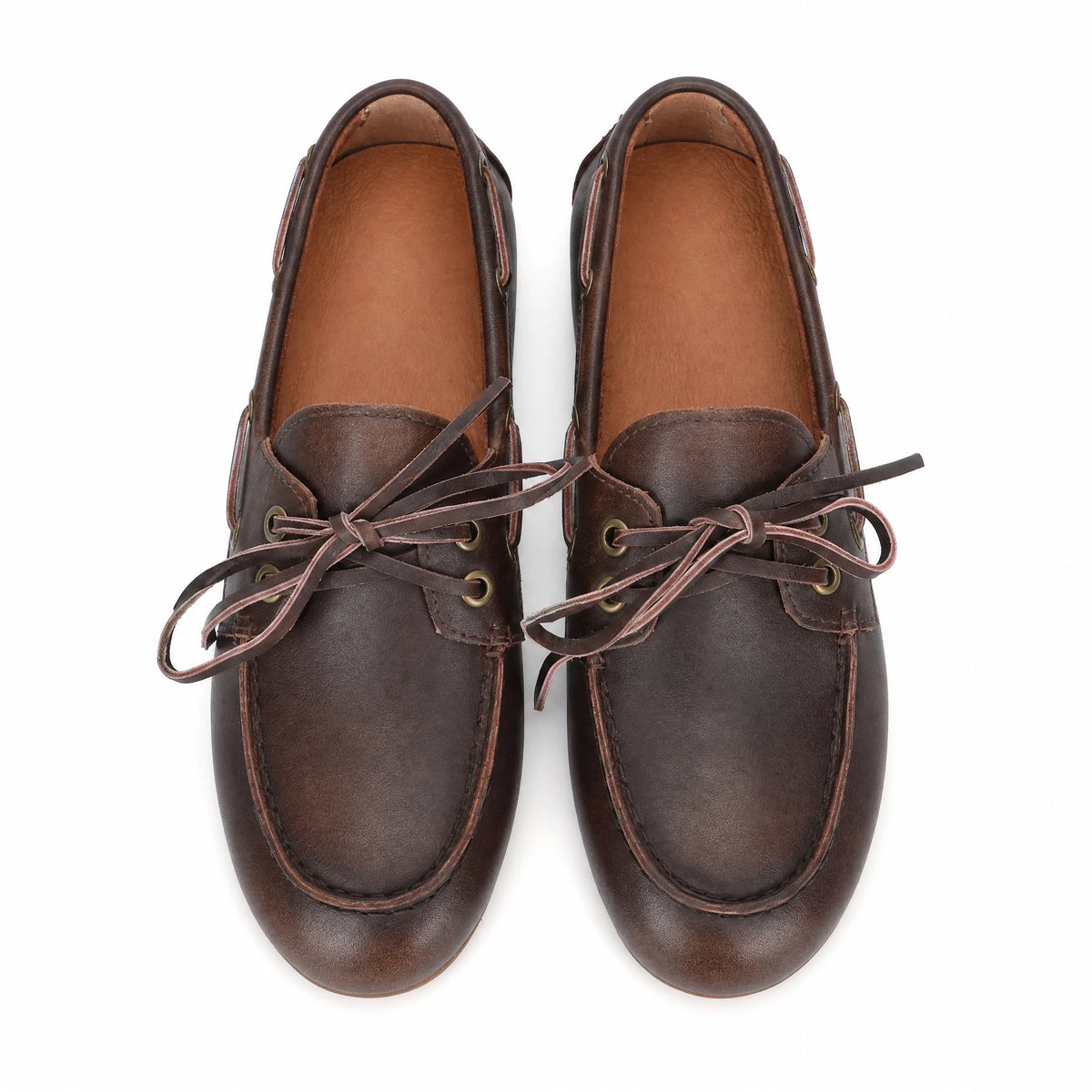 Mocassin à Lacets Femme Style Bateau Cuir Marron - Fond neutre