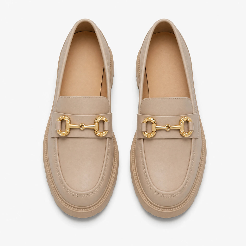 Mocassin à mors doré et semelle crantée pour femme - Fond neutre