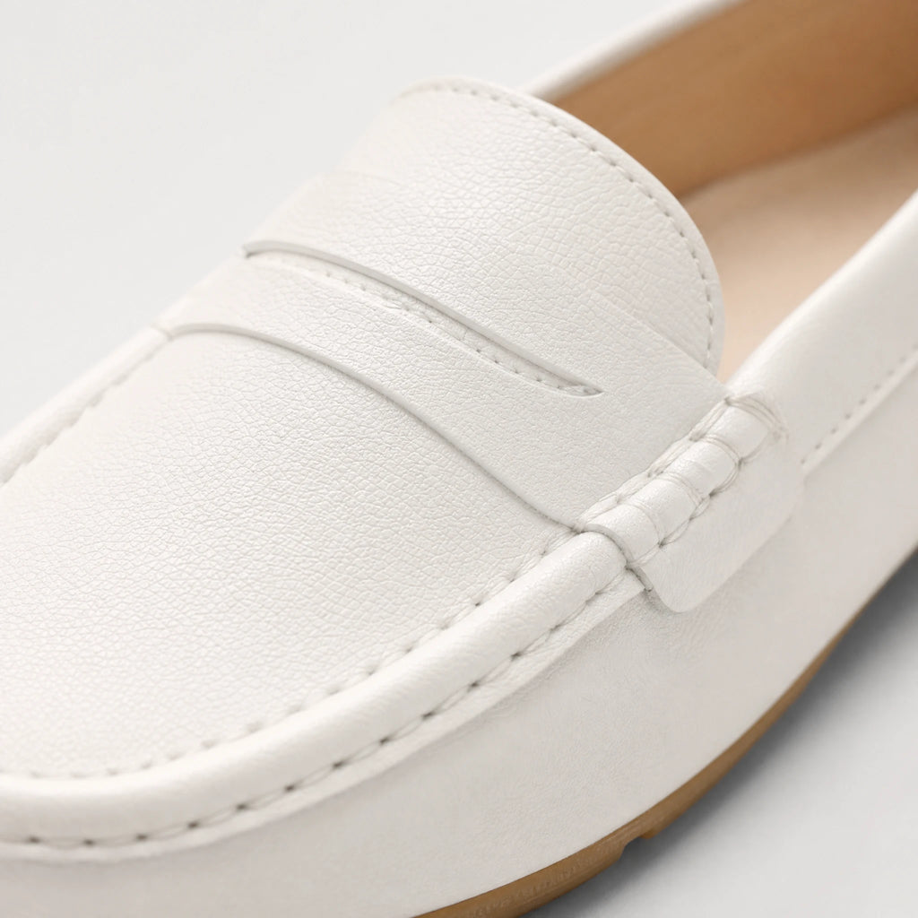 Mocassin Blanc Femme Cuir Mat avec Semelle Crantée - Détail matière
