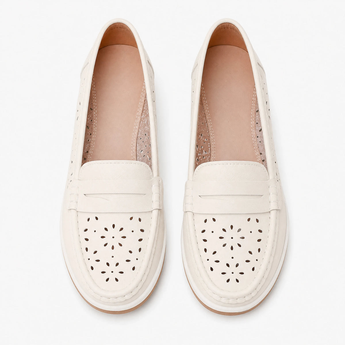 Mocassin compensé femme ajouré avec motifs floraux - Fond neutre