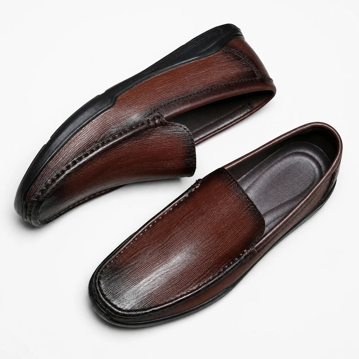 Mocassin Cuir Lisse Homme à Enfiler Classique - Fond neutre