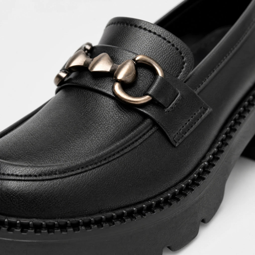 Mocassin Cuir Noir Femme à Plateforme Crantée et Chainette - Détail matière