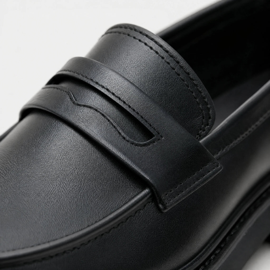 Mocassin Cuir Noir Homme à Semelle Crantée - Détail matière