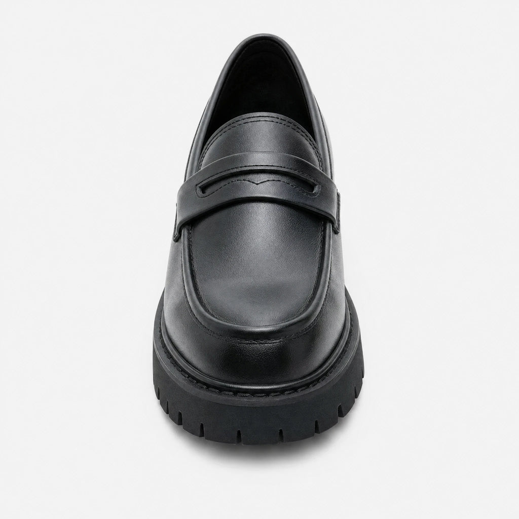 Mocassin Cuir Noir Homme à Semelle Crantée - Fond neutre
