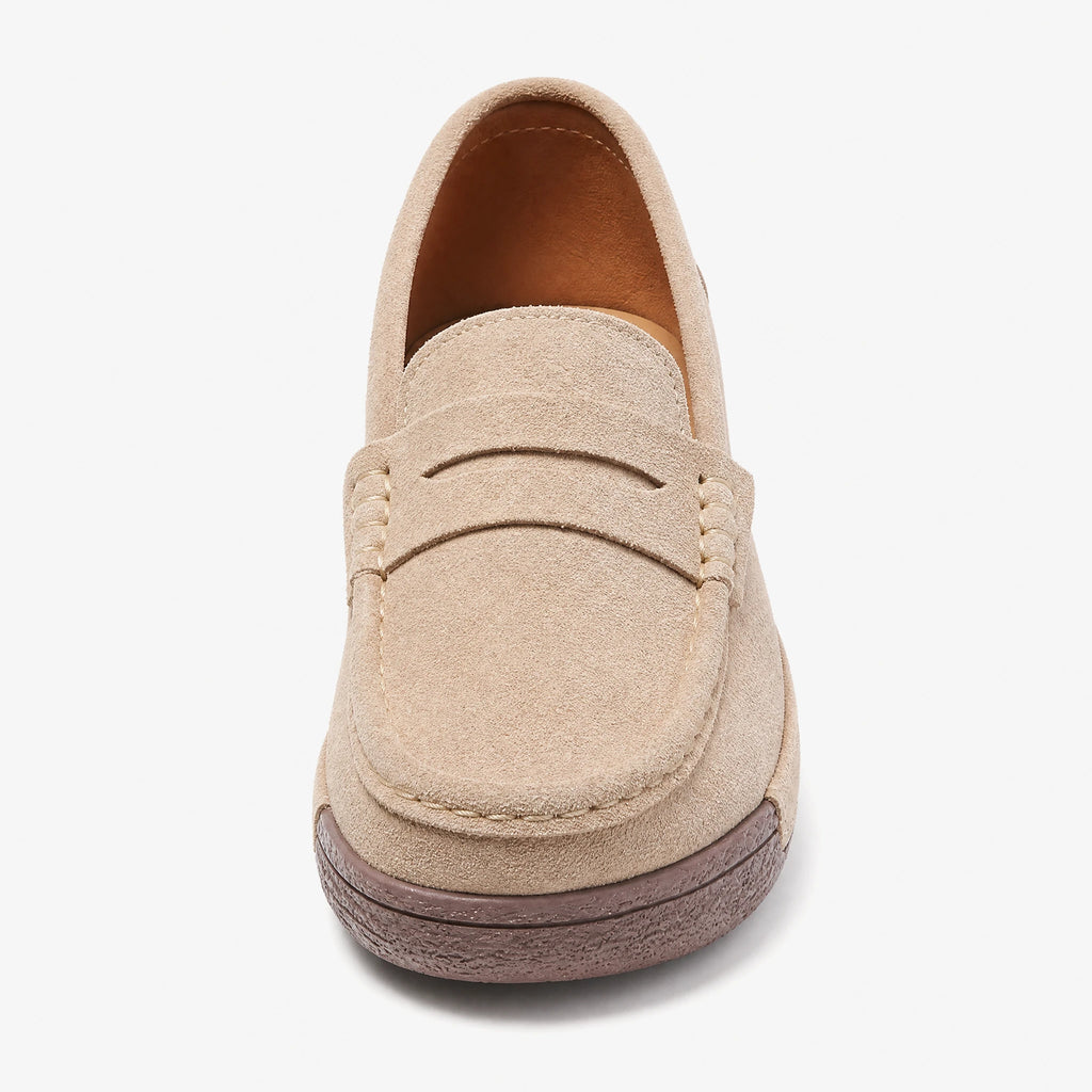 Mocassin daim femme à semelle compensée et finition penny - Fond neutre