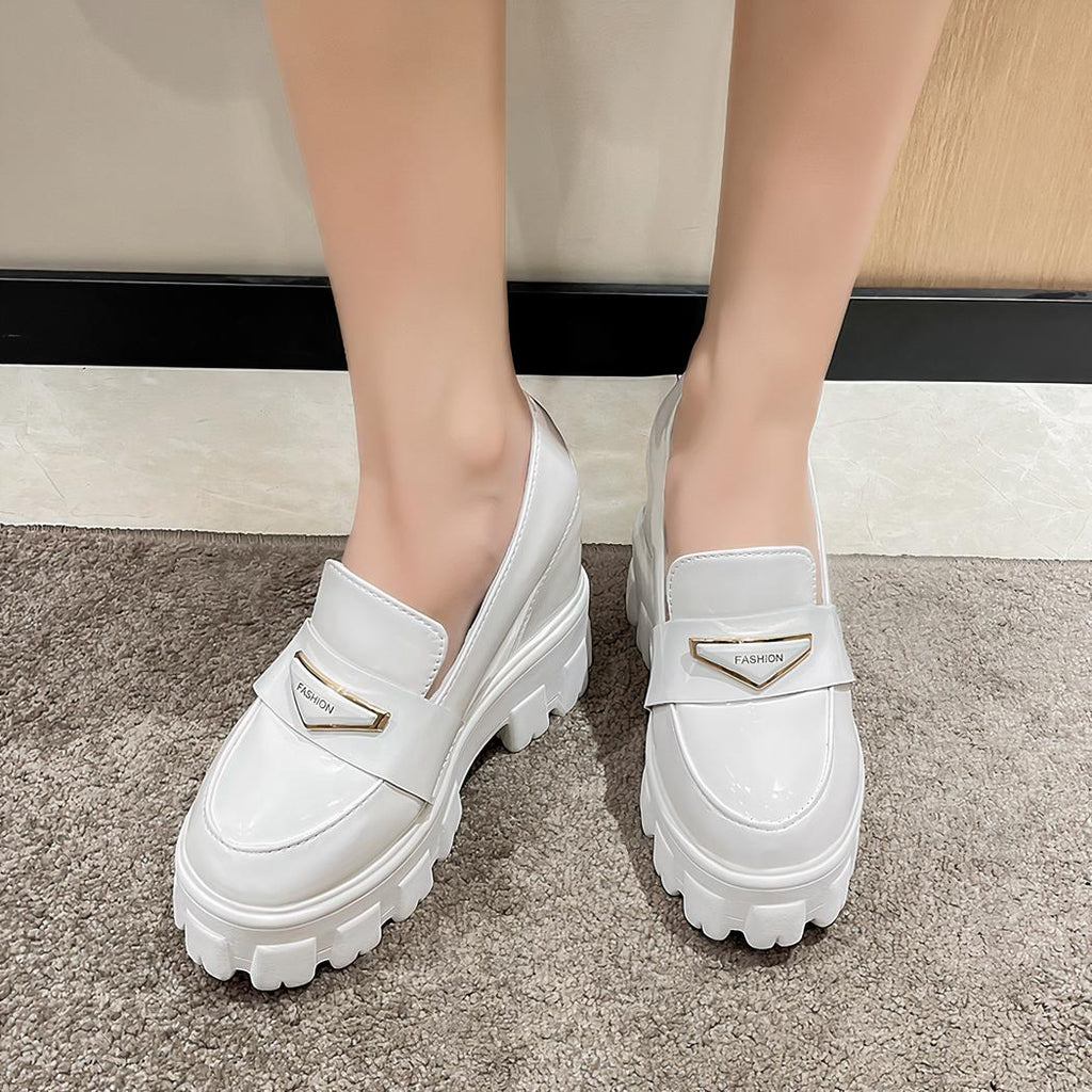 Mocassins compensés en cuir brillant pour femmes