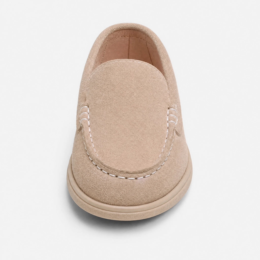 Mocassin enfant beige à enfiler, style classique - Fond neutre