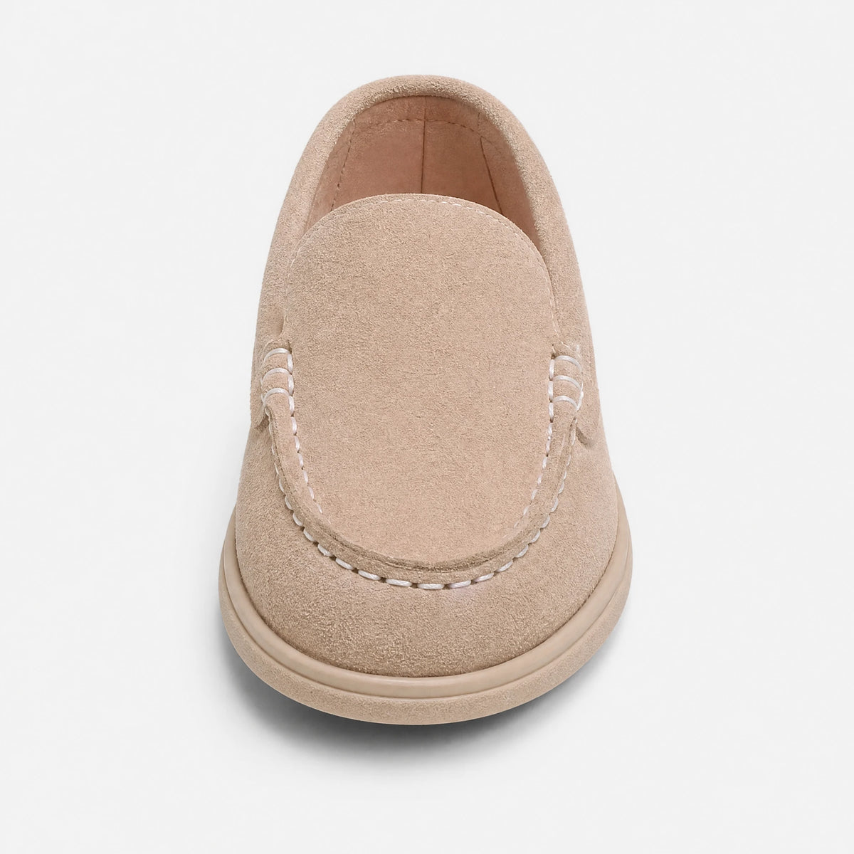 Mocassin enfant beige à enfiler, style classique - Fond neutre