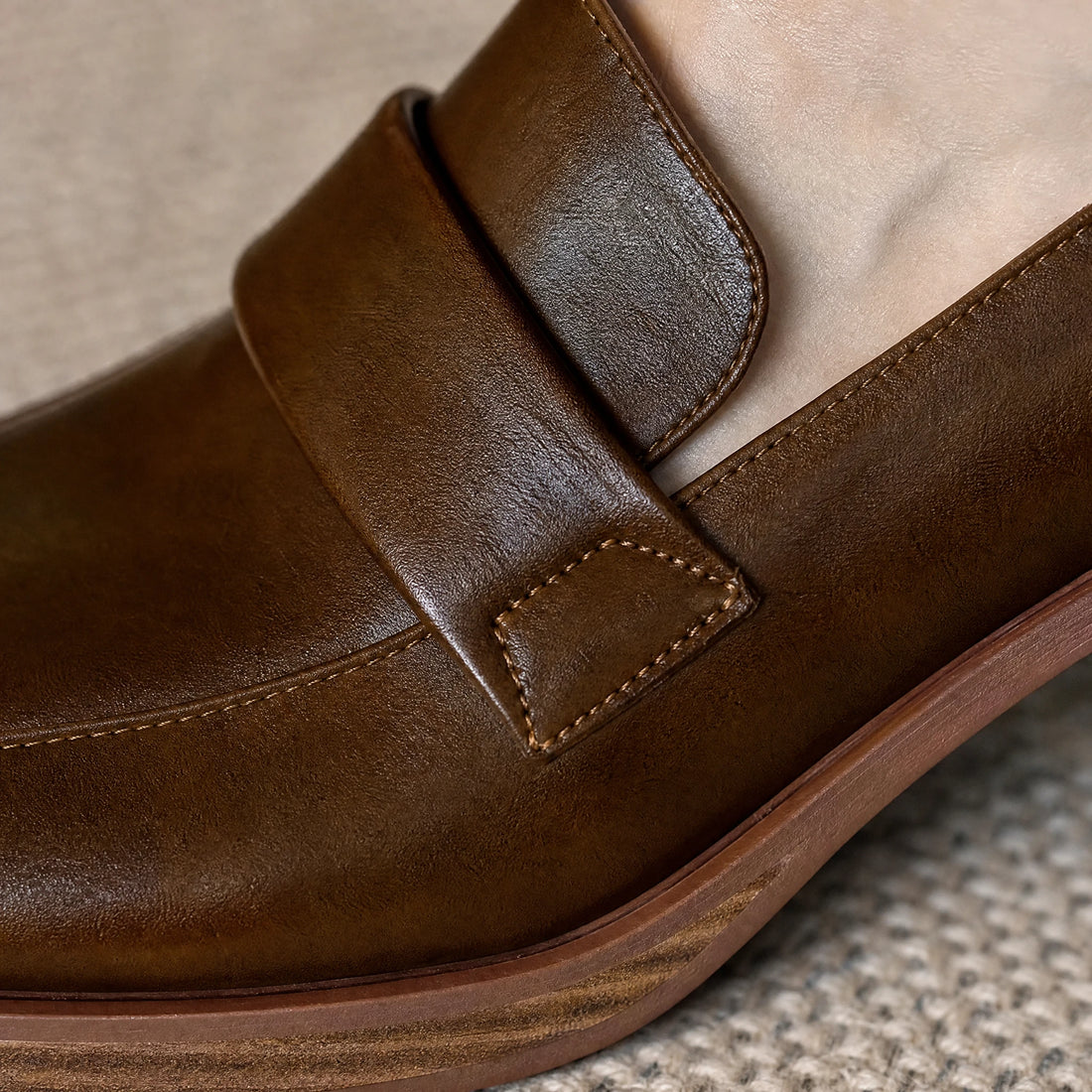 Mocassin Femme Talon Carré et Semelle Épaisse - Détail matière