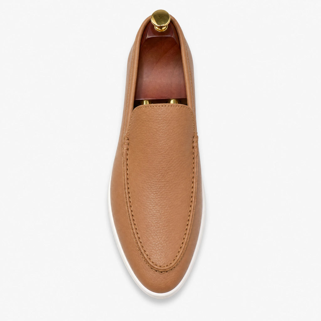 Mocassin homme marron clair à enfiler, semelle confort - Fond neutre