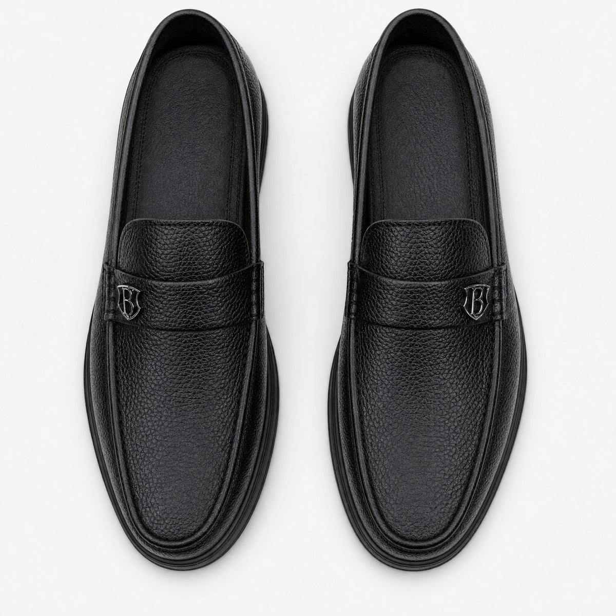 Mocassin homme semelle épaisse en cuir grainé noir - Fond neutre