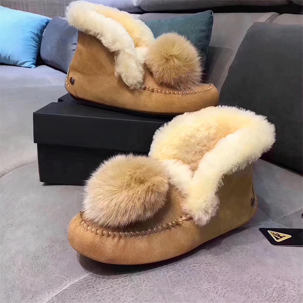 Mocassins indiens en daim fourré à pompon