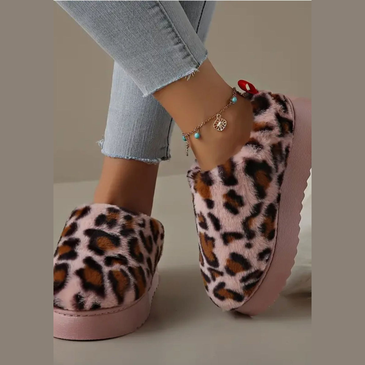 Mocassin mule fourrée léopard à plateforme pour femme