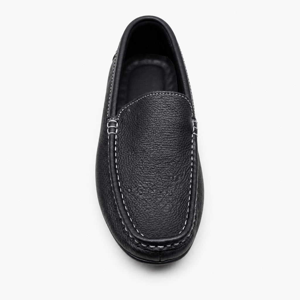 Mocassin noir homme à enfiler avec surpiqûres blanches - Fond neutre