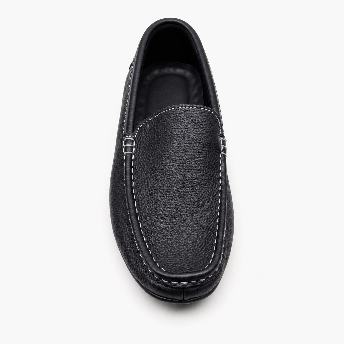 Mocassin noir homme à enfiler avec surpiqûres blanches - Fond neutre