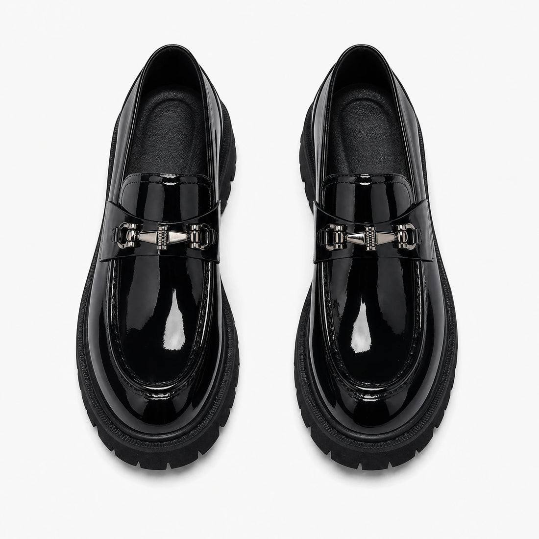 Mocassin noir homme vernis à semelle épaisse crantée - Fond neutre